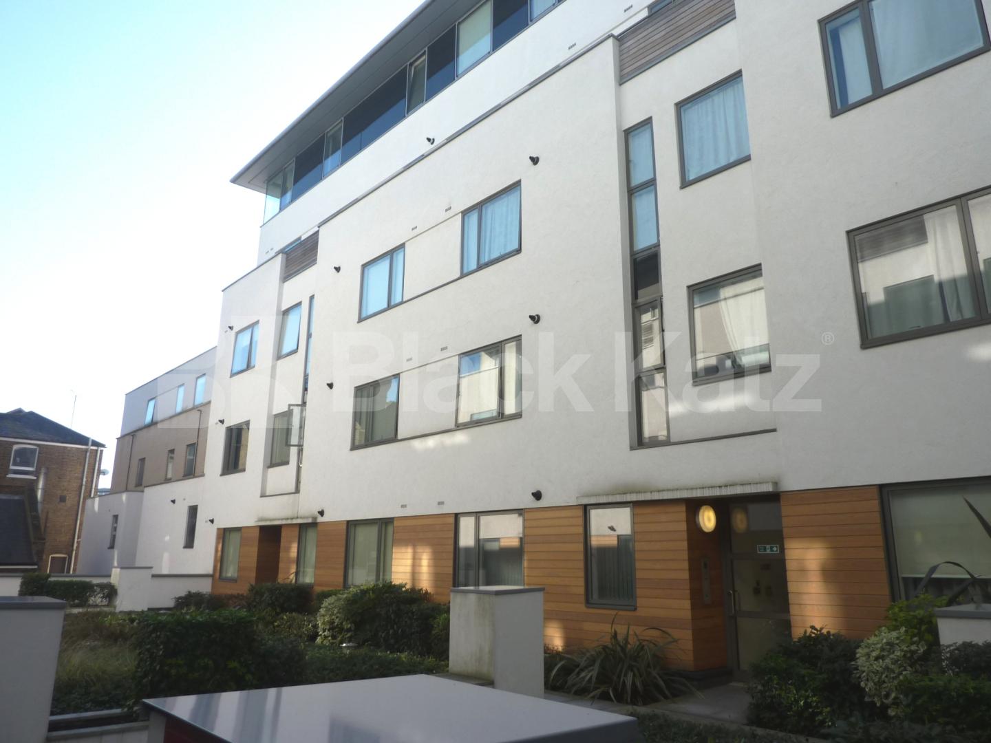 			NEW INSTRUCTION!, 2 Bedroom, 1 bath, 1 reception Flat			 The Pad, Holloway Road, HOLLOWAY